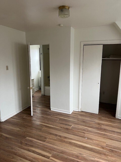 Building Photo - 900 Savannah Ave