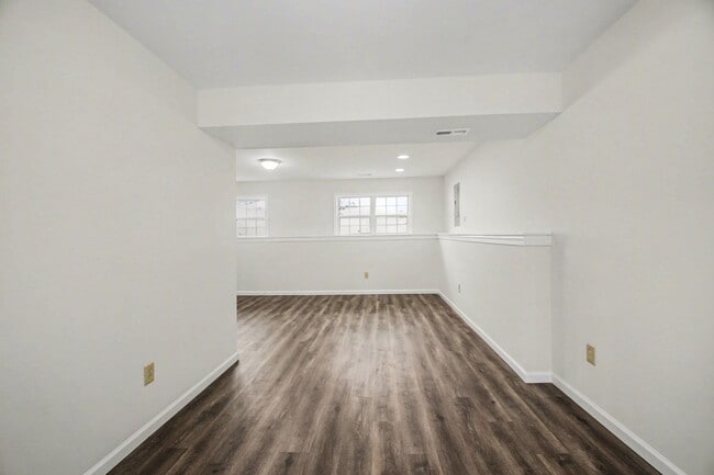 Building Photo - AVAILABLE NOW-3 Bedroom Split foyer in Stafford