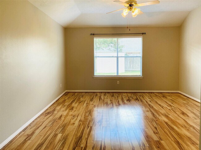 Building Photo - 1404 Helmsley Dr