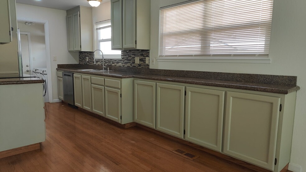 Building Photo - 3986 Fairlands Drive