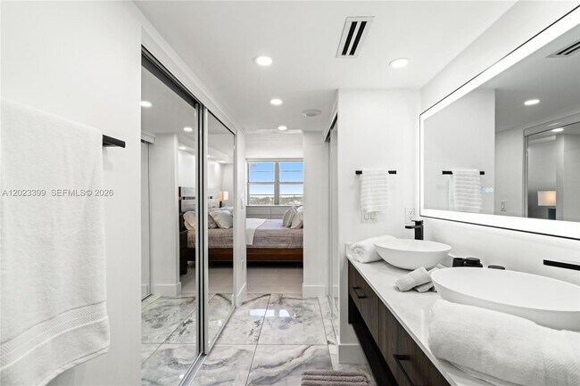 Building Photo - 5701 Collins Ave