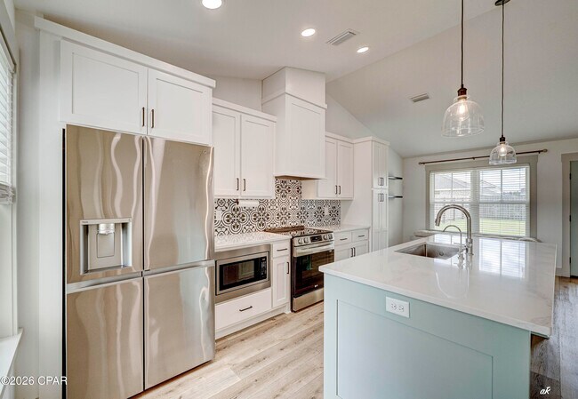 Building Photo - 3800 Redbud Wy