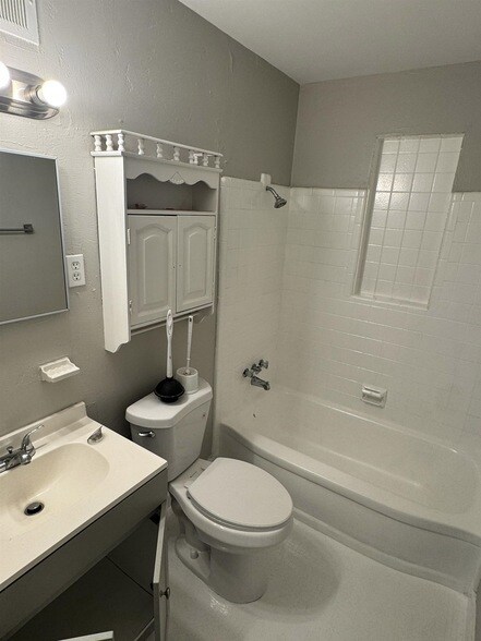 Building Photo - 4742 Violet Ave