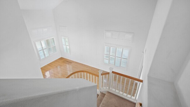 Building Photo - Rolling Hills Beauty! 4 Bedroom 3 Bath