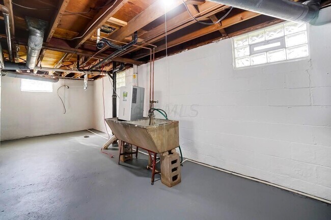 Building Photo - 117 Sharon Springs Dr