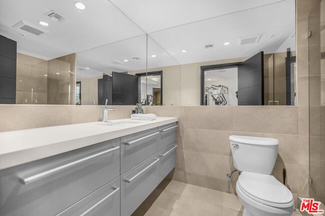 Building Photo - 2501 Zorada Dr