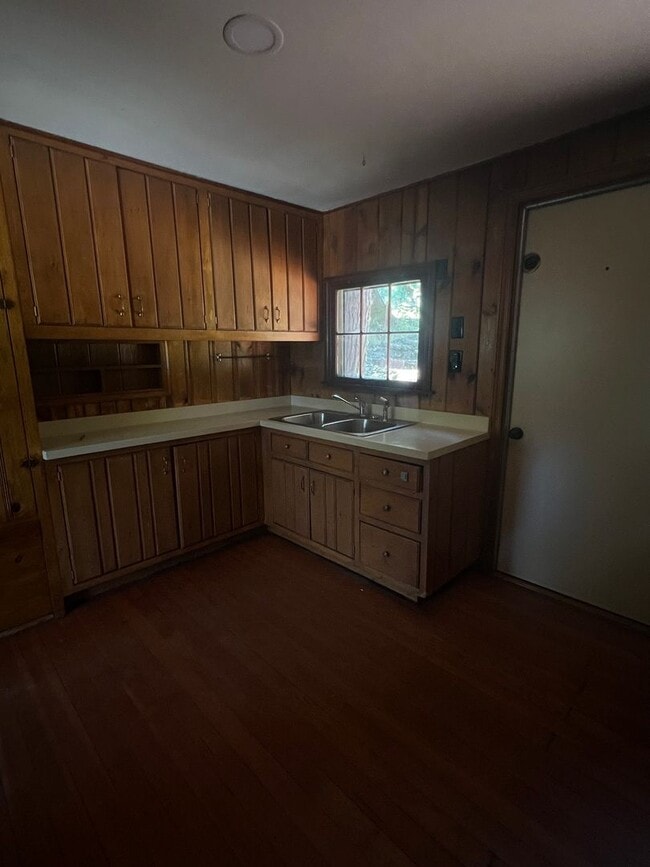 Building Photo - River Pines Home