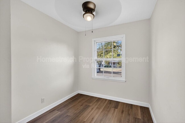 Building Photo - 437 Lanark Rd