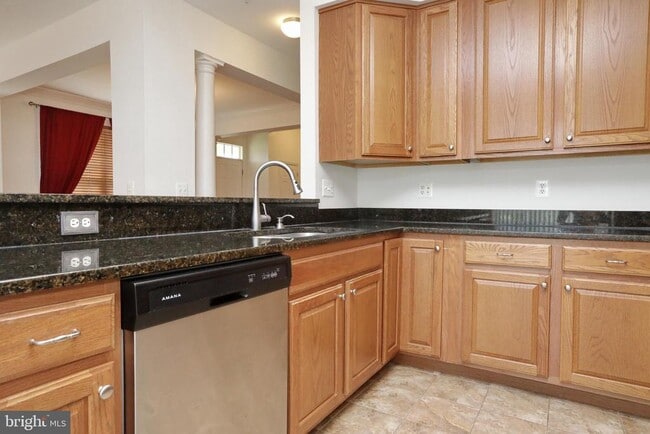 Building Photo - 1028 Llano Dr