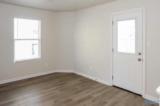 Building Photo - 129 Elmhurst Dr