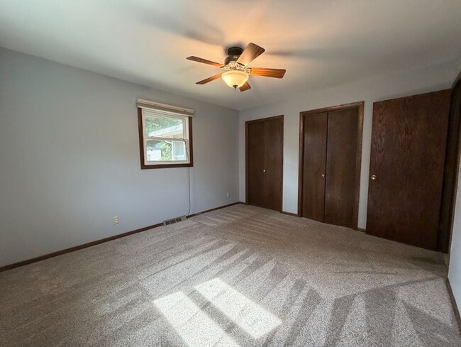 Building Photo - 3 Bedroom, 2.5 Bathroom Home with Fenced Yard & 2 Car Garage