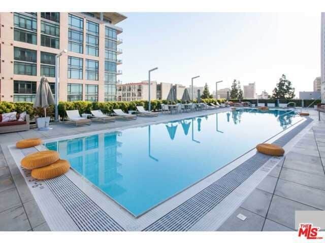 Building Photo - 1155 S Grand Ave