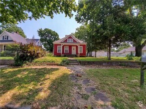 Building Photo - 2 bed 1 bathroom home in Shawnee