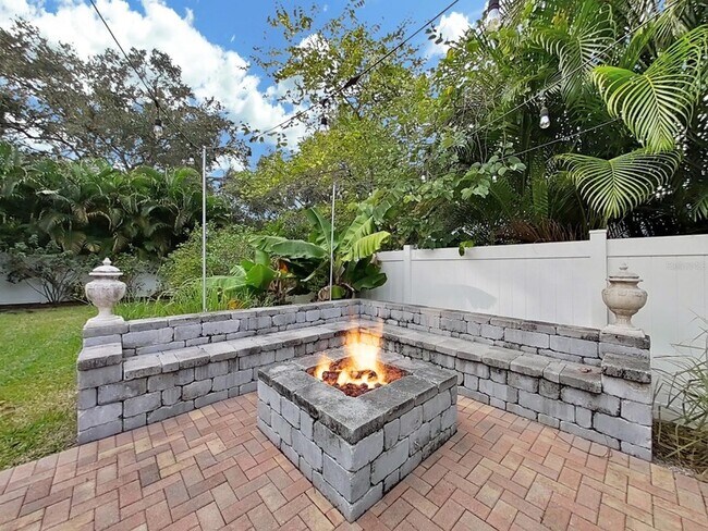 Building Photo - 4313 W Granada St