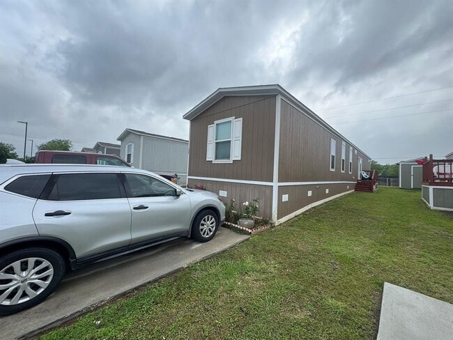 Building Photo - 5439 FM 762 Rd