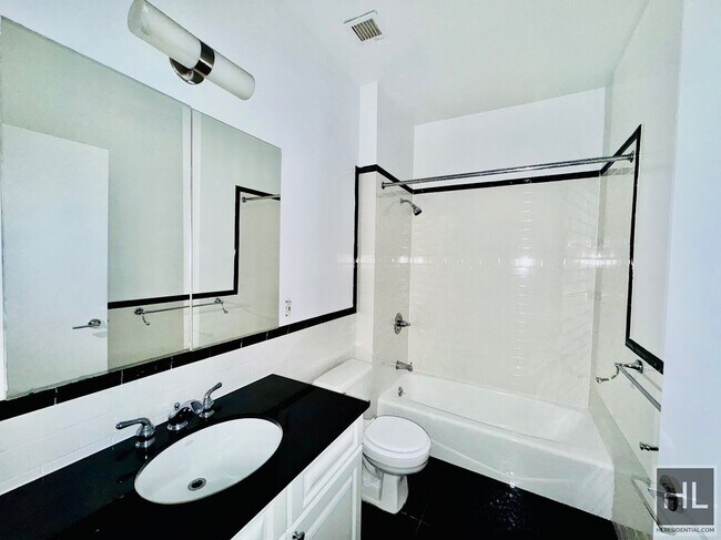 Building Photo - large rent stabilized one bedroom with pri...