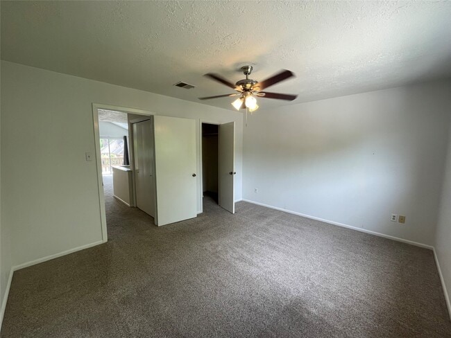 Building Photo - 2A Thunderbird Dr