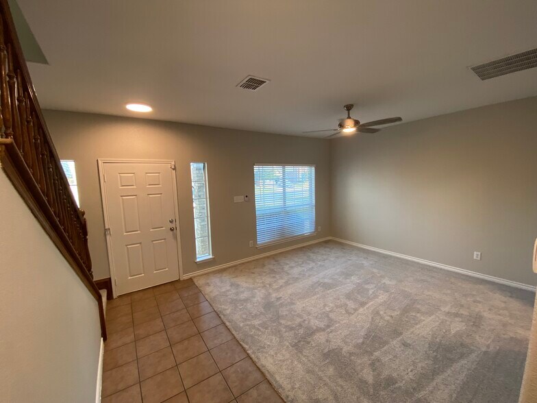 Entry & Dining - 12404 Pinestraw Rd