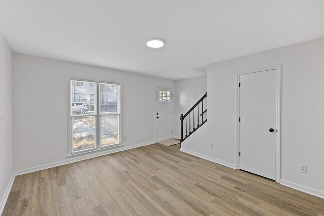 Building Photo - Newly Renovated 2 Bed, 1 Bath in Downtown Wake Forest!