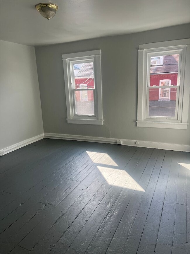 Building Photo - Cute 3bed 1 bath Old City Lancaster Home