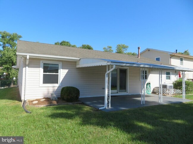 Building Photo - 7895 Pavilion Dr