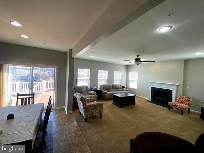 Building Photo - 2716 Lake Forest Dr