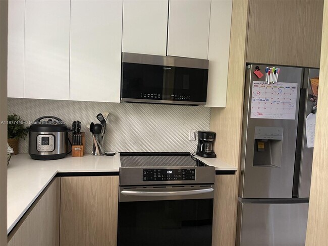 Building Photo - 798 Crandon Blvd