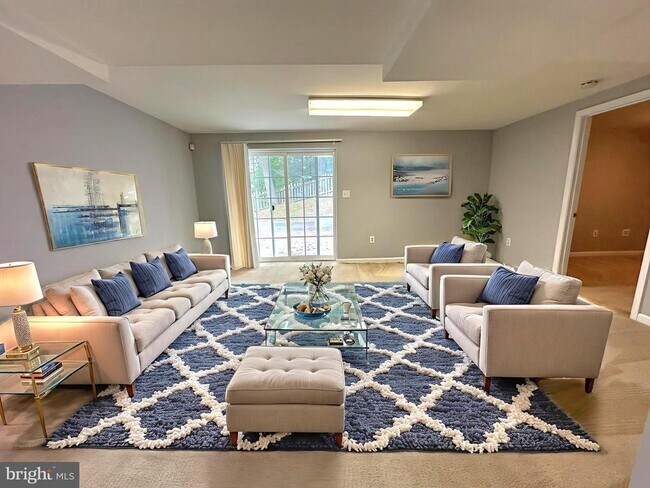 Building Photo - 3063 Schubert Dr