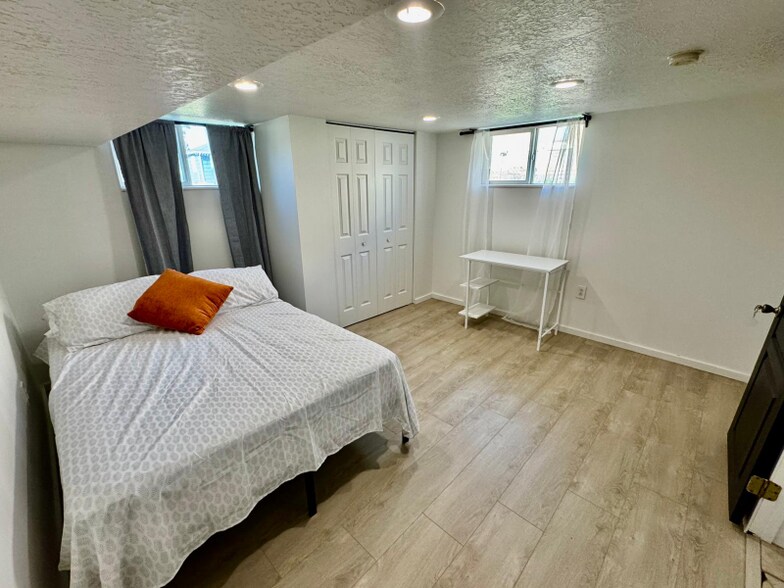 Building Photo - 440 E Garfield Ave