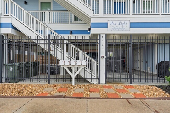 Building Photo - 1325 35th St