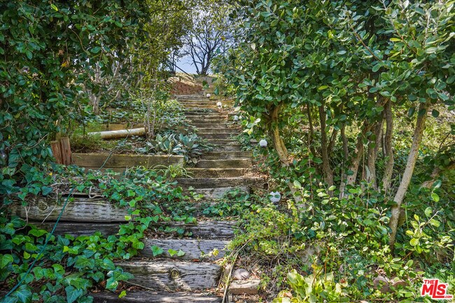 Building Photo - 5025 Dantes View Dr