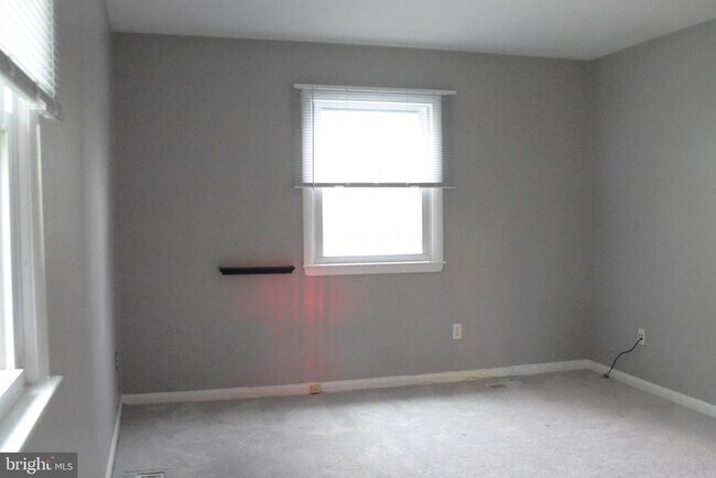 Building Photo - 936 Longfellow Ct