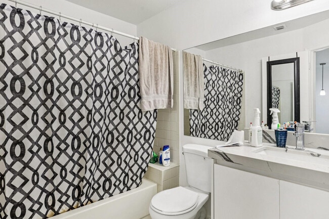 Building Photo - 5843 Woodlands Blvd