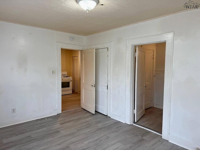 Building Photo - 1818 Collins Ave