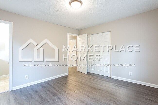 Building Photo - 3516 Maryvale Dr