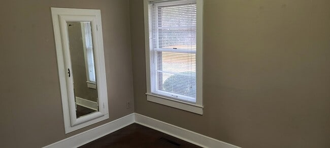 Building Photo - COMING SOON!  Lone Oak Cottage - 2 bedrm 1 bath Available - May 10th