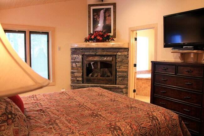 Building Photo - 8033 Larkspur Ln