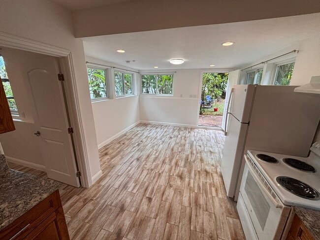 Building Photo - 3658 Woodlawn Dr