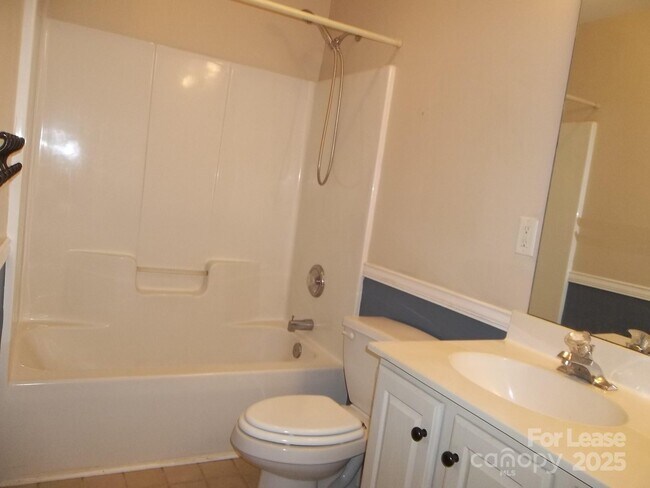 Building Photo - 604 Queenswater Ln