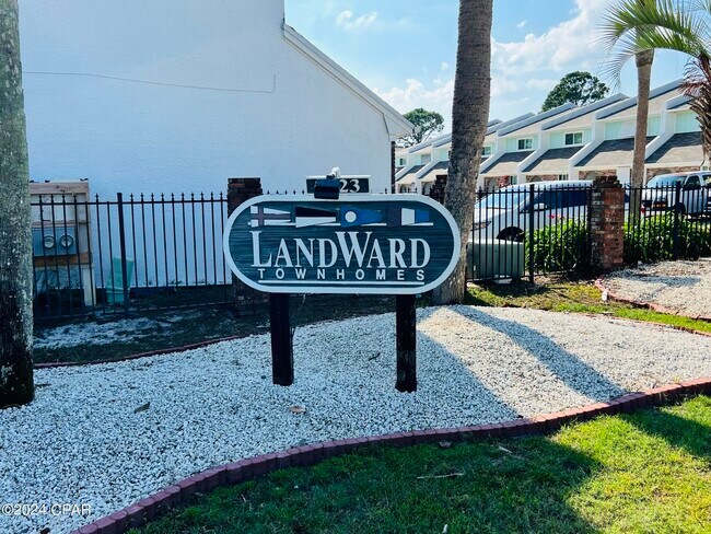 Building Photo - 8623 N Lagoon Dr