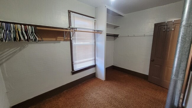 Building Photo - 409