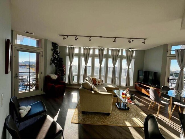 Building Photo - 3450 S Halsted St