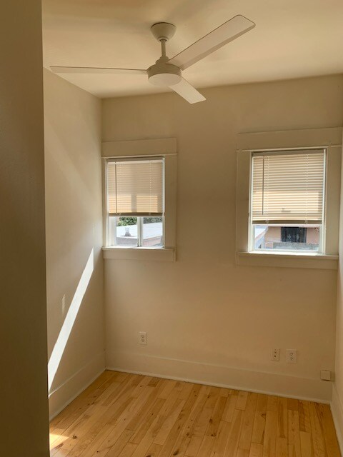 Building Photo - 836 S Park View St