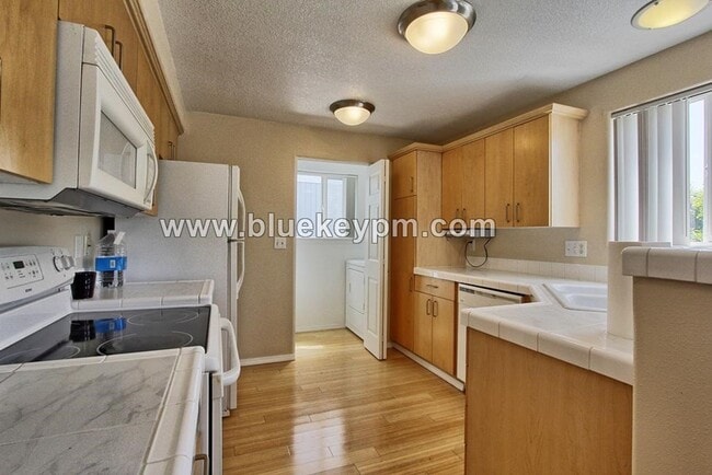 Building Photo - 3 Bed, 2.5 Bath Home in Beaverton near Wes...