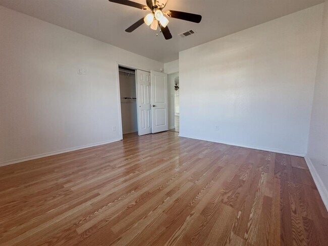 Building Photo - 3806 Fieldcrest Dr