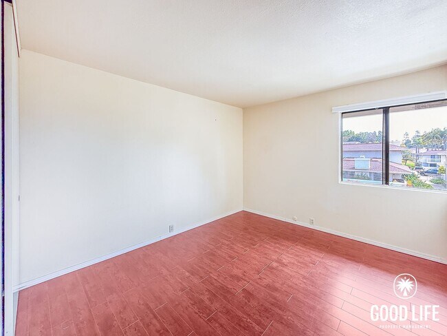 Building Photo - Bright 3B/2BA Condo in La Jolla with Spacious Kitchen and Dual Vanity Primary Bath