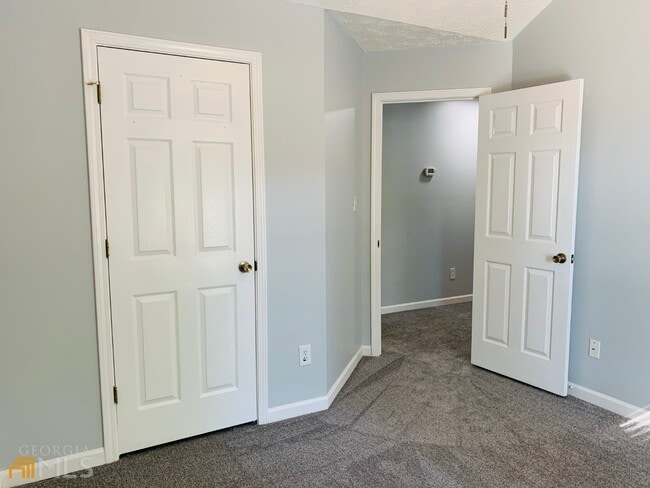 Building Photo - 30 Standing Rock Rd