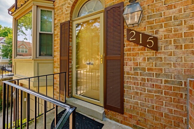 Building Photo - Great 3br 2.5 Bath Townhome in Rockville MD