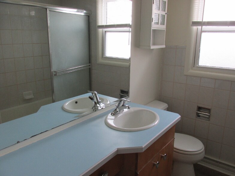 Building Photo - 4213 Clark Ave