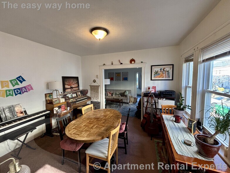 Building Photo - 23-25 Bonner Ave Unit #1